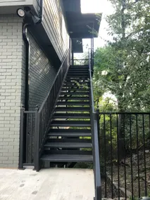 Modern river view space in historic neighborhood - Image 4