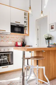 Designer Flat on Plaza with Tapas Bars - Image 3