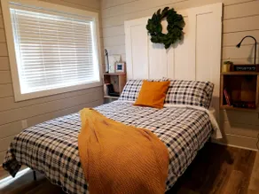 #6 The Golden Sunflower Cottage - Image 4