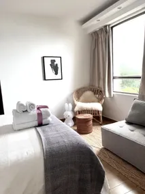 Lovely 1-bed seaview apartment in Hong Kong - Image 5