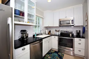 4 Bed on the Water - Luxury Beach Retreat - Image 3
