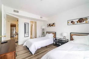 Modern, Cozy, Centrally Located Oasis 2BR/2BA - Image 4