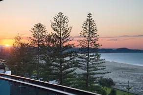 ICONIC UNIT 704 - LUXURY BEACHFRONT APARTMENT MED Wi-Fi På KIRRA BEACH IN COOLANGATTA - Image 2