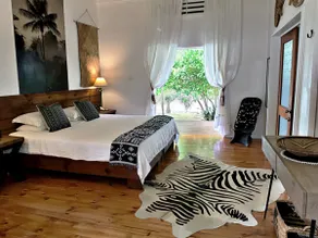 SAILS BEACH HOUSE, Huge Designer Home 6 King Beds - Image 4