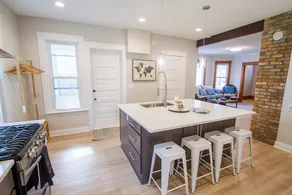 Remodeled duplex in the heart of Northeast - Image 2