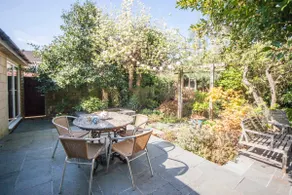 The Secret Gardens - Relaxing Home with Parking - Image 3