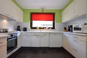 Cozy Family Holiday Home - Image 5