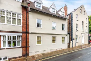 Modern York Apartment - Free Parking - Sleeps 7 - Image 4