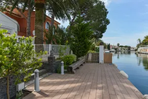 Villa Requesens on Canal - Image 4