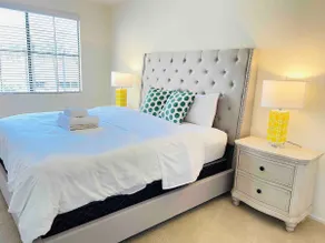 Luxury 2BR 2BA Hotel-Style Apartment/Pool Near Irvine - Image 4