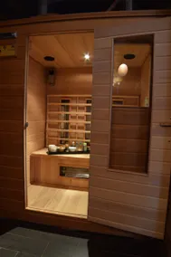 Private peninsula with steam room, bar and charging station - Image 4