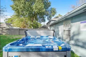 10 Mins to Airport, Hot-Tub, Covered Patio, Wi-Fi - Image 2