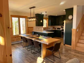 Chalet w/hot tub, EV charger - Image 5