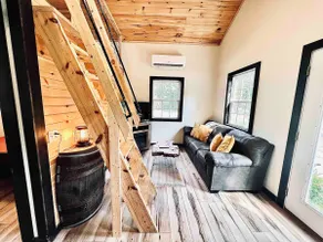 Cozy 2 bedroom cabin nestled in the pines - Image 4