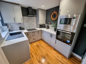 3 BR Home Close to MCR City Centre - Image 3