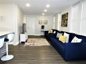 Gorgeous Brand New Condo Fully Loaded Mins to NYC - Image 4