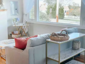 Red Sky Retreat! Sun soaked 2 bedroom cottage! - Image 3