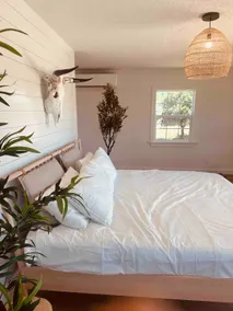 Little Lake Guesthouse - Image 4