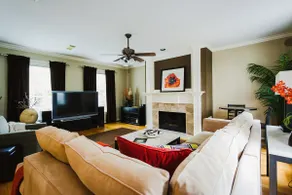 ★★★★★  Midtown/Montrose, Private Patio With Hot Tub, Walk to Bars & Restaurants - Image 5