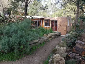 Cottage against the rock, on wooded land. - Image 4