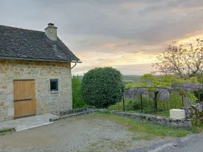 House in the countryside with amazing views. - Image 4