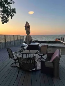 Breathtaking Waterfront Home - Image 5
