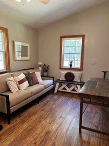 Secluded Family Friendly Lakefront Cabin near I-95 - Image 5