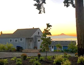 Sunny water view 1-bedroom cottage - Image 3