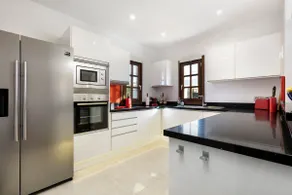 Beautiful 5 bedroom villa with private pool - Image 2