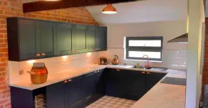 Large luxury 1 bedroom suite in a beautiful garden - Image 4