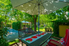 Apartment in Green Garden with Open-Air Gym - Image 4