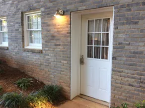 Beautiful 2 BR/1 BA Apartment. HS Internet - Image 5