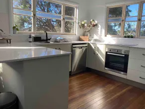 Entire stylish home, close to Grammar. - Image 2