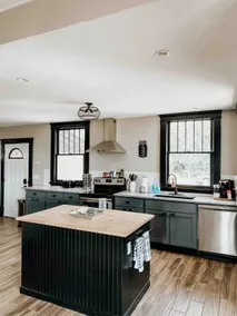 Made to entertain! Close to downtown with a view! - Image 2