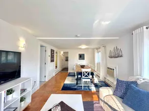 Charming Newport Retreat Near Downtown - Image 2