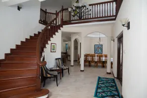 Gimli: Luxury 2 Storey Home in Paradise - Image 4