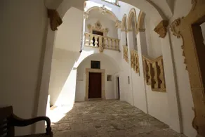 Baroque palace with swimming pool 6 km from the sea - Image 4