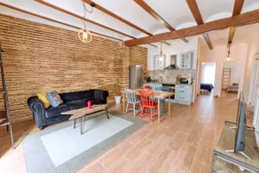 Beams & Bricks - Image 4