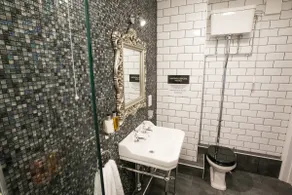 The Poppy Line · Stunning Apt - Image 5