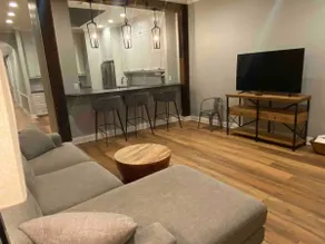 Natchez Getaway - a fully renovated downtown condo - Image 3