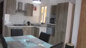 Carina Court Apartment - Image 2