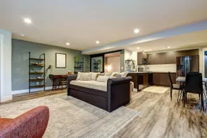 Spacious Luxury Apt w/ New Finishes + Great Views - Image 3