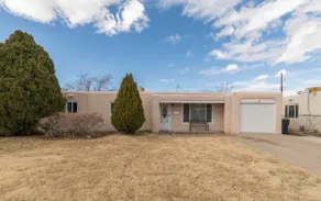 Stylish 3 bedroom 2 bath in the heart of uptown - Image 2