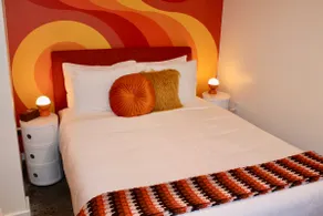 Stunning 60s-70s Retro Apartment - Image 5