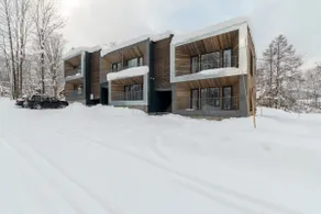 Roku 2 Bedroom by H2 Life - Image 2