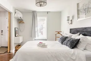 Wood-Rich Niagara Loft close to Queen Street - Image 3