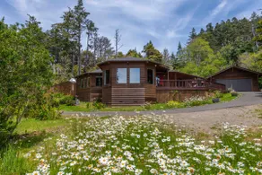 Sea View Sanctuary Hot Tub, Sauna, on sunny acres. - Image 3