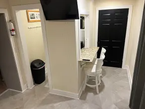 Private Suite: Clean, Quiet, Convenient Location - Image 5