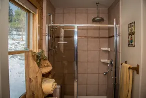 Profitez de la paix et de la faune- Superbe maison en bois rond avec vue sur la montagne  Réservation pour l'hiver - Image 5