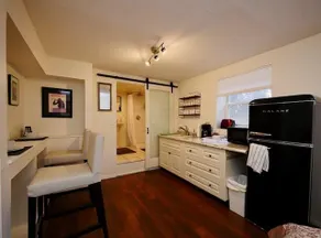 Hidden Gem Studio Middle of Historic Hillcrest SD - Image 2